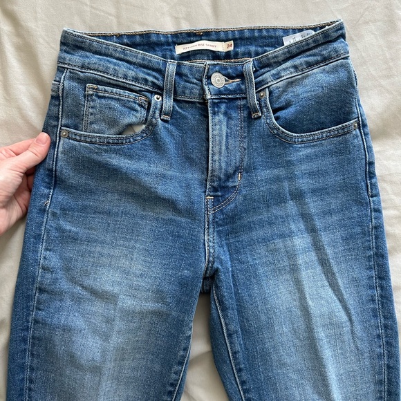 Levi’s 721 High Rise Skinny Jeans - Picture 8 of 9